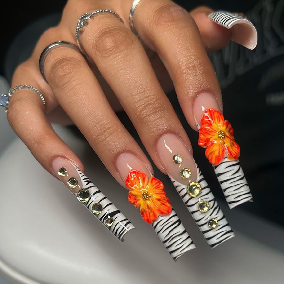 Nail Art Quirky - 24pcs Flower Press on Nails Art